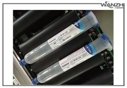全自動臥式圓瓶貼標機_ 高(gāo)速臥式圓瓶貼標機_東莞市亚洲第一免费播放区自動化科技有限公司