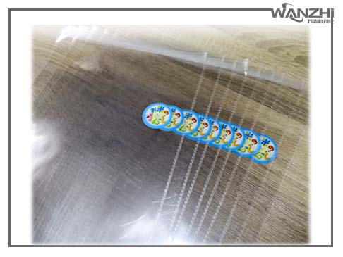 全自動分頁貼標機_PE袋貼標機_東莞市亚洲第一免费播放区自動化科技(jì)有限公司